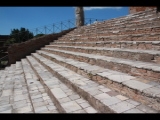 06970 ostia - regio i - forum - kapitol - treppe.jpg